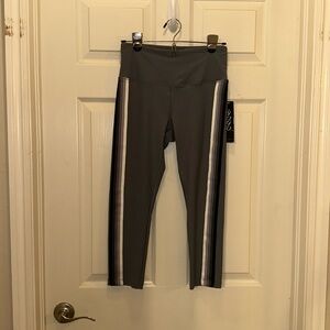 🆕 Yogo below knee pants size S